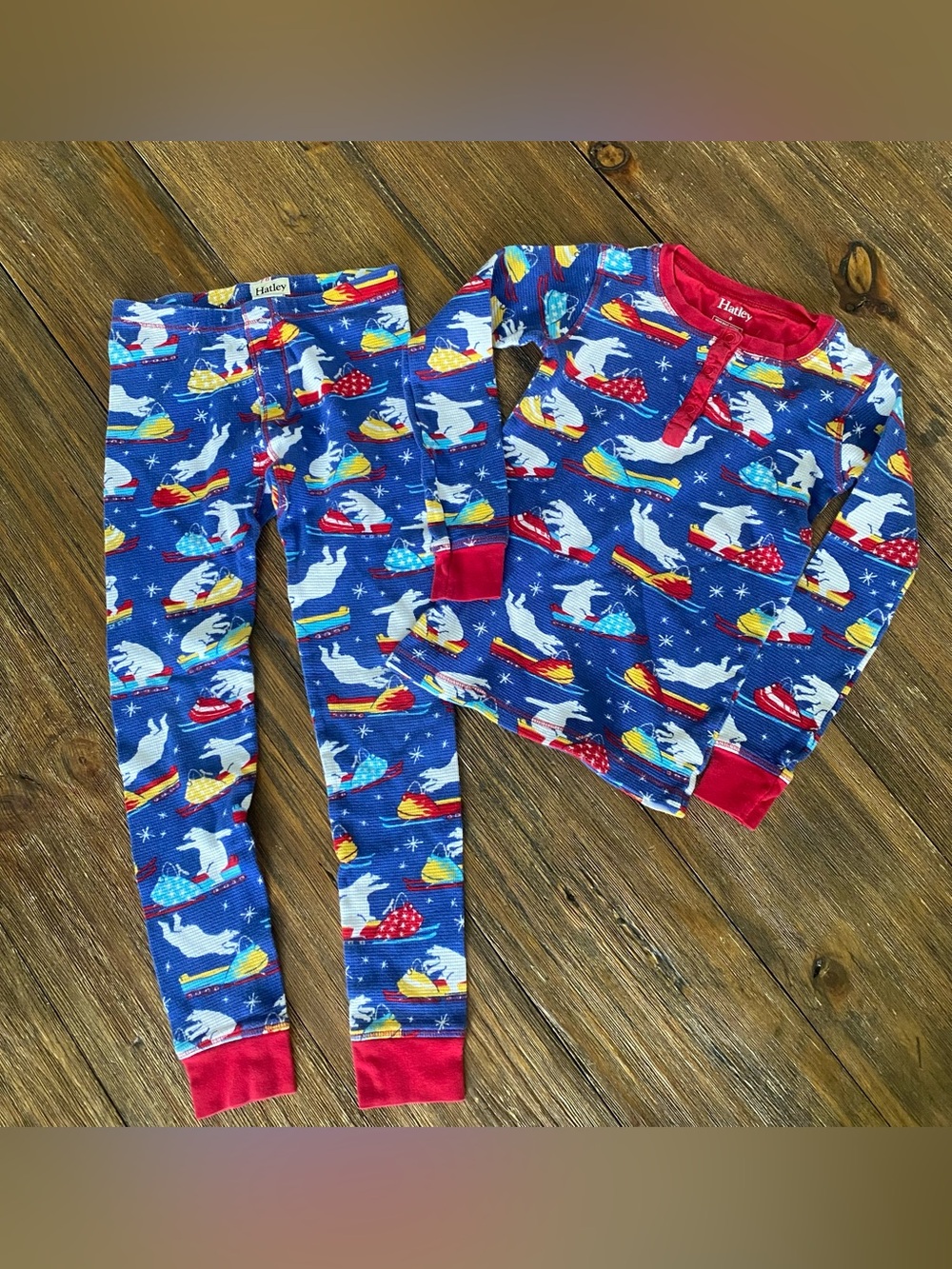 Boys bright colors and appliqués clothing bundle size S-M - Picture 9 of 11